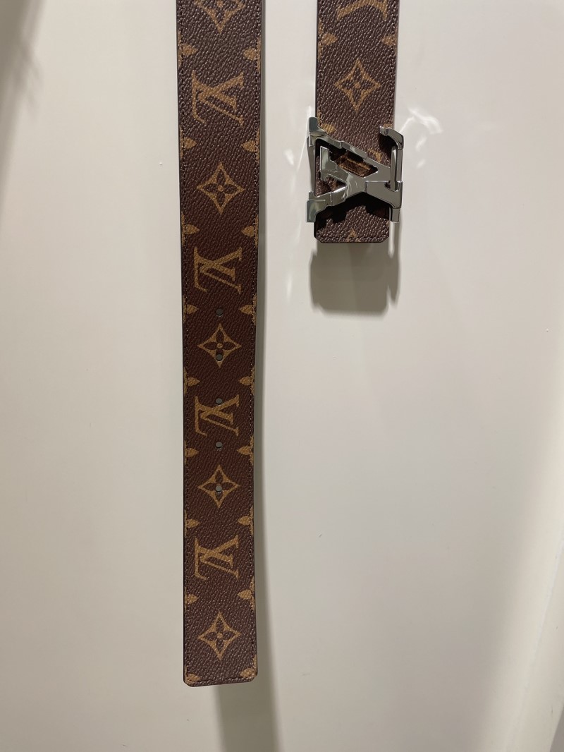 l0vis Vvtt0n belts